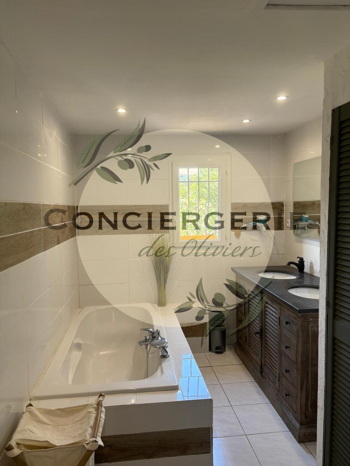 Villa Avec Piscine Belgentier ภายนอก รูปภาพ
