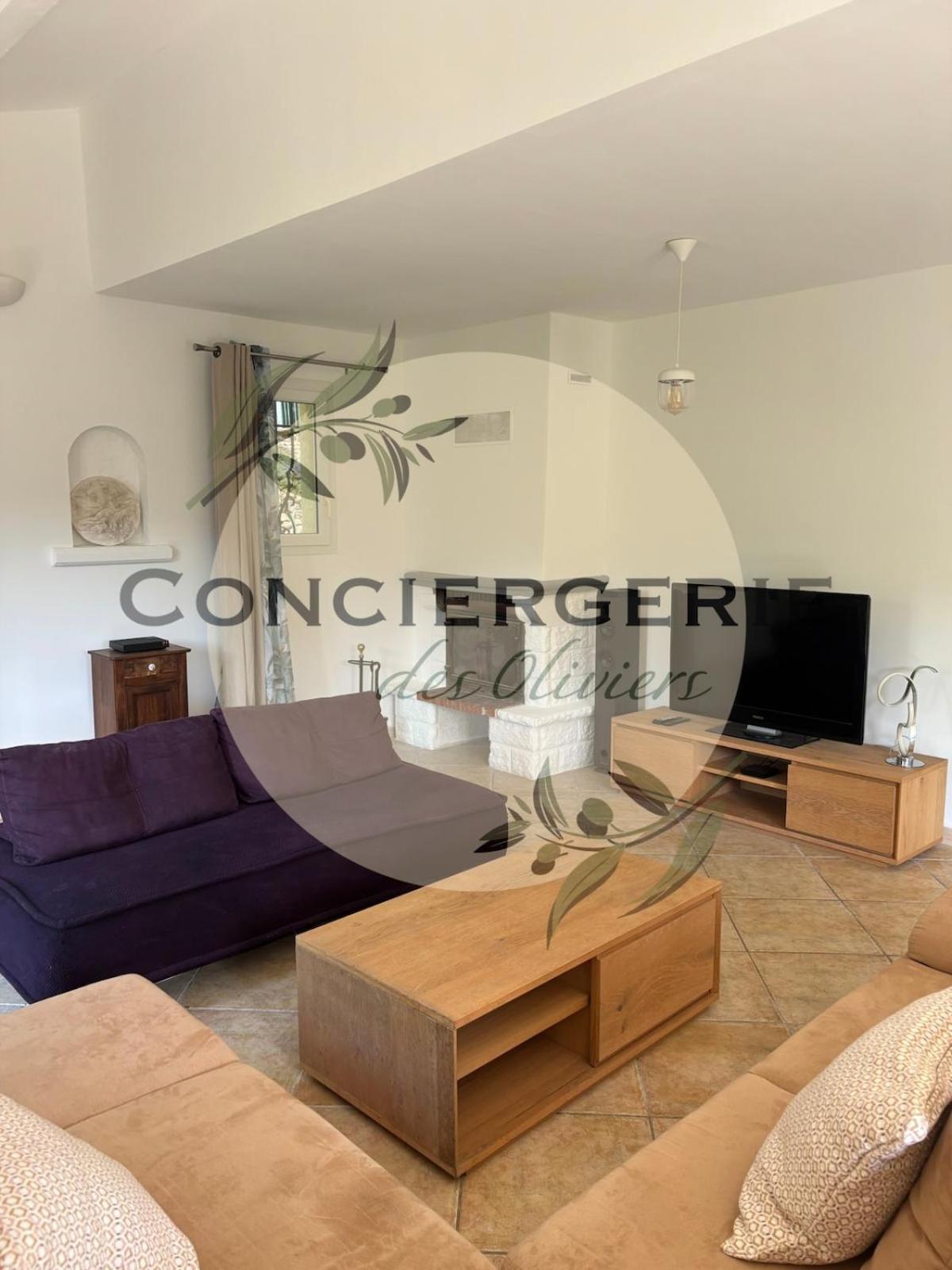 Villa Avec Piscine Belgentier ภายนอก รูปภาพ